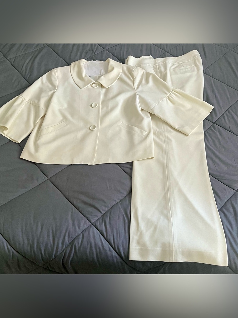JOSEPHINE CHAUS Cream-Ivory Women’s 2-Piece Separates. Blazer/14 & Pants/16.